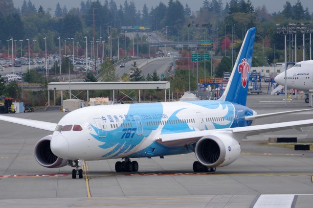 China Southern's 787 taxis at Paine Field. Photo by Malcolm Muir. 