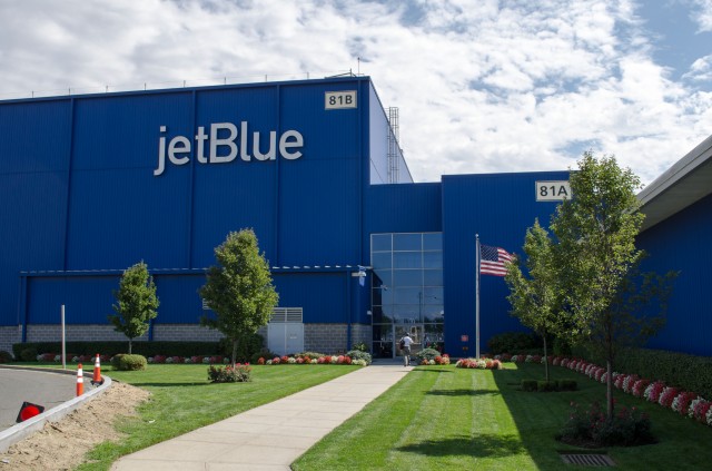 The JetBlue maintinance hangar at JFK. Image: Jason Rabinowitz