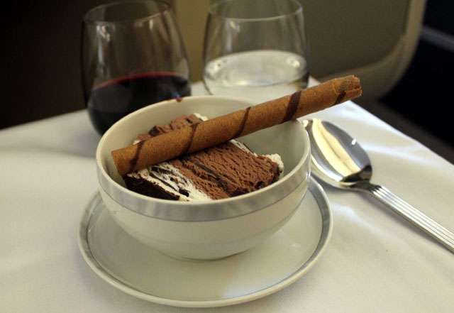 It never gets old having ice cream while flying -- especially when it is this fancy. 