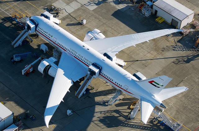 CLICK FOR LARGER: Here is the first Boeing 787 Dreamliner BBJ seen in a livery. Appears to be going to the UAE. Image: Bernie Leighton.