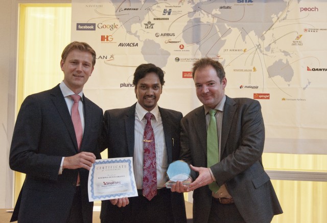 Shashank Nigam, CEO of SimpliFlying with KLM Airlines Winners of Best Airline on Social Media - Photo: Artstudio23.com