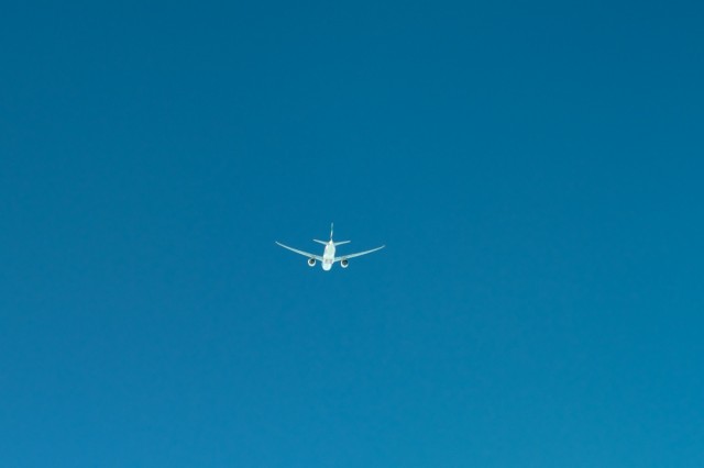 An Emirates 77W cruising reasonably close to and above us. Photo - Bernie Leighton | AirlineReporter.com