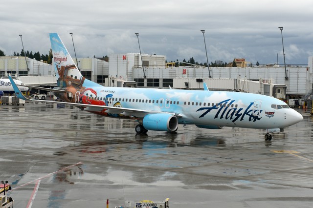 N570AS, "Adventure to Disneyland" taxis to the gate after flying in from painting photo by Bernie Leighton | AIrlineReporter.com