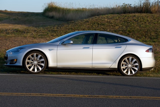 A Tesla Model S P85 parked at twilight. Photo by Bernie Leighton | AirlineReporter.com