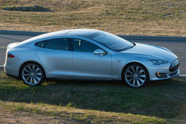 One Model S glamor shot. Photo by Bernie Leighton | AirlineReporter.com