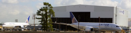 United's first two 787's at IAH. Photo by Chris Sloan / Airchive.com.