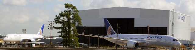 United's first two 787's at IAH. Photo by Chris Sloan / Airchive.com. 