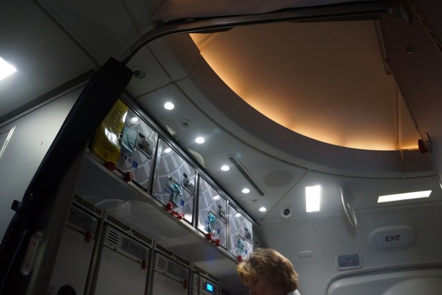 The LED lighting really sets the mood on the 787 Dreamliner. Image by Chris Sloan / Airchive.com. 