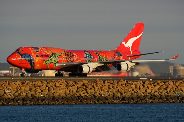 A Boeing 747-400ER (VH-OEJ) sporting the Wunala Dreaming livery. Image: Bernie Leighton