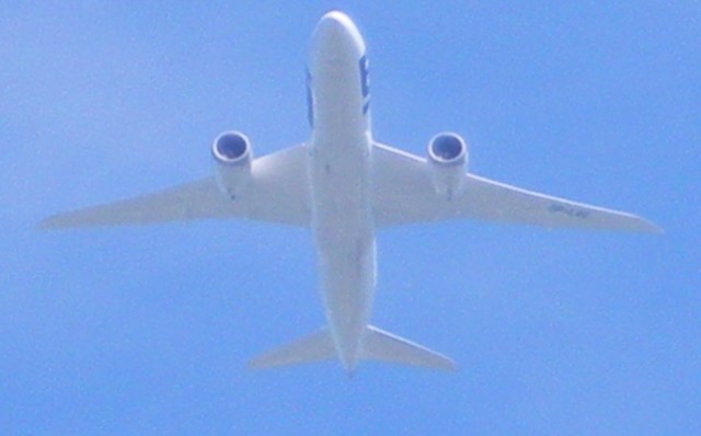 Uresh's first-ever in-person view of a 787 (over his house) - Photo: Uresh Sheth | All Things 787