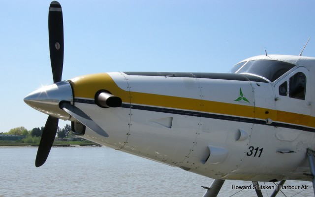 P&WC PT6-powered DHC-3T Turbine Otter. The air travels 2 feet behind<br />the inlet before turning and entering the engine. Photo: Howard Slutsken