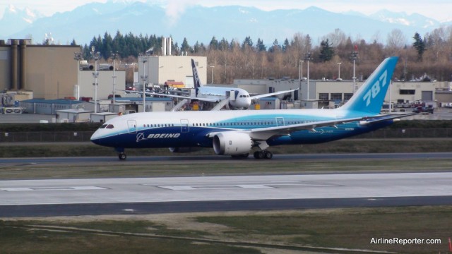 787 Dreamliner ZA001 taxing before its first-ever flight - Photo: David Parker Brown