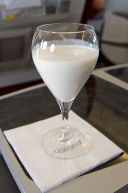 An almond milk smoothie. Photo by Bernie Leighton | AirlineReporter.com