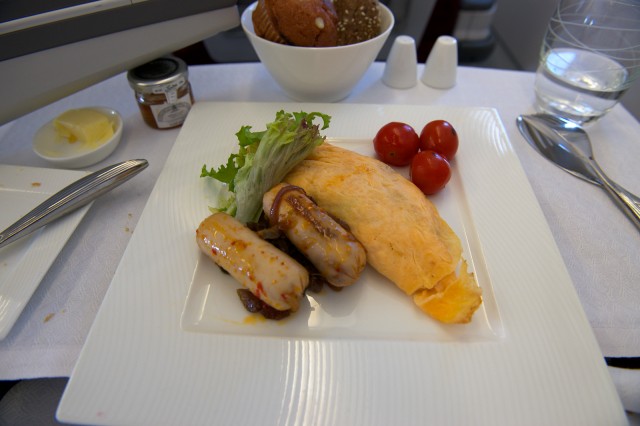 My final breakfast course, the Bombay Omelet. Photo by Bernie Leighton | AirlineReporter.com