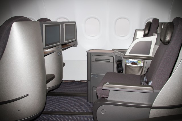 Business Class on the American A321. Image: Eric
