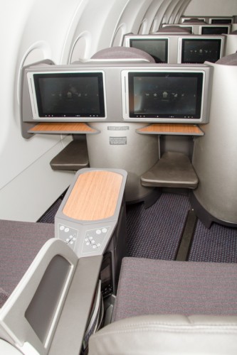 Business Class seats on American's A321. Image: Eric.