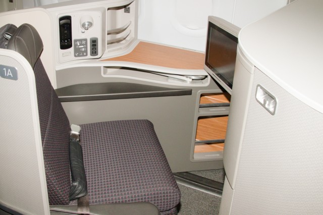 Premium seat on the American Airbus A321. Image: Eric