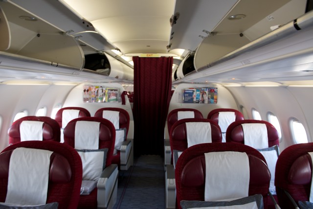 Business Class on a Qatar Airways A320. Photo by Bernie Leighton | AirlineReporter.com