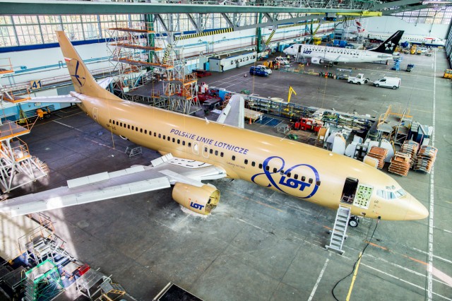 On overview of hangar four shows a handful of aircraft in the shop. Most notably however, is the LOT 737-400 in the foreground. The airplane, now out of service, was painted gold to celebrate the free and fair elections in the country after the fall of communism.