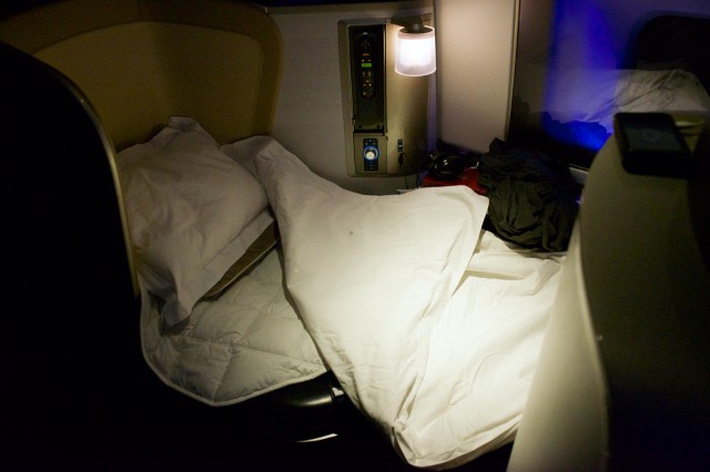 First class bedding aboard a BA 747-436. Photo by Bernie Leighton | AirlineReporter.com