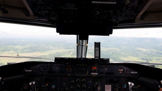 Final approach into Goroka. Photo by Bernie Leighton | AirlineReporter.com