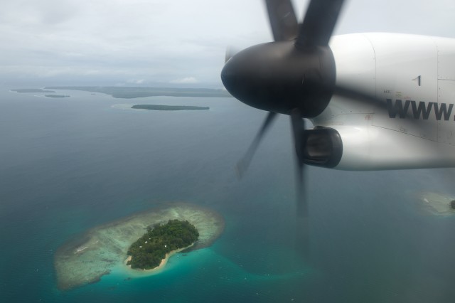 On approach into Kavieng. Photo by Bernie Leighton | AirlineReporter.com