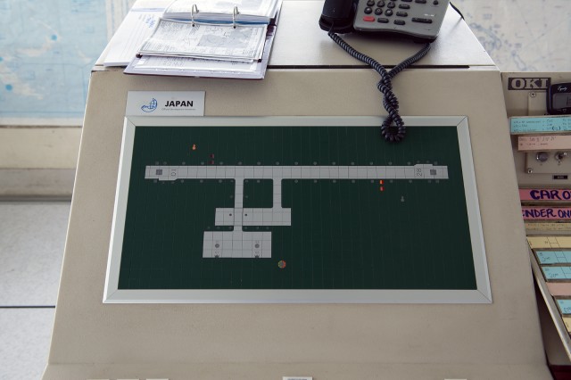 Airport diagram mounted in Tokua Tower. Photo by Bernie Leighton | AirlineReporter.com