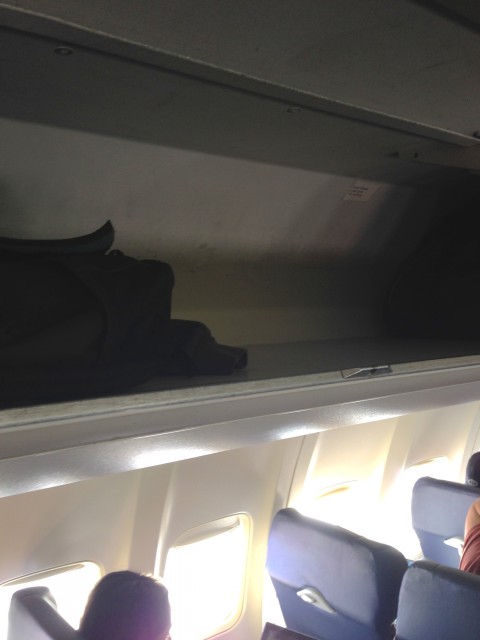 Empty overhead bins mid-flight on Southwest - you'll never see this on United - Photo: Blaine Nickeson | AirlineReporter