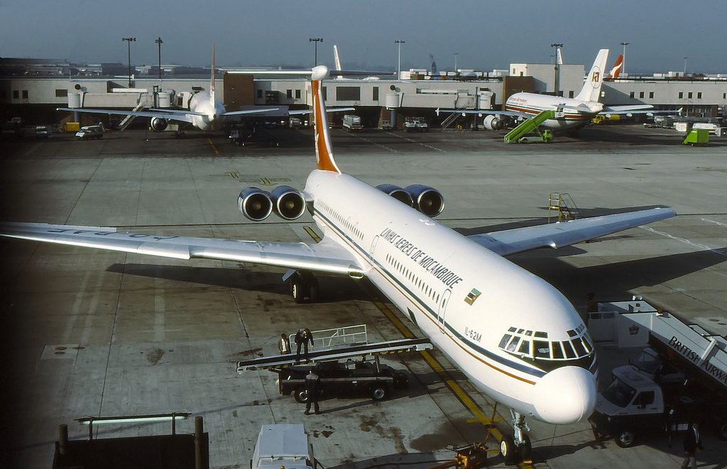 LAM Ilyushin Il-62 - Photo: Colin Cooke / Flickr CC