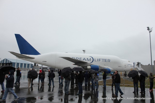 AvGeeks brave the nasty weather to get up close and personal to a Dreamlifter