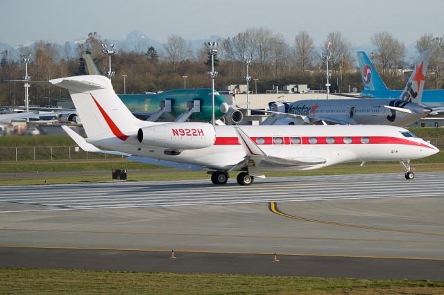 Honeywell's mint-condition Gulfstream G650 departing KPAE. Photo - Bernie Leighton | AirlineReporter.com