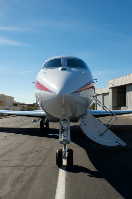 Nose on with the top of the line Gulfstream. Photo - Bernie Leighton | AirlineReporter