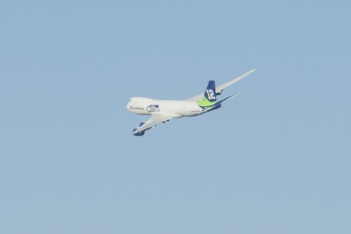 Spirit of the 12s flies over Seattle - Photo: Boeing