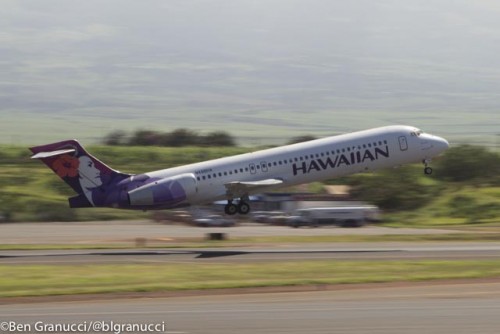 An Hawaiian Airlines Boeing 717 in Maui - Photo: Ben Granucci