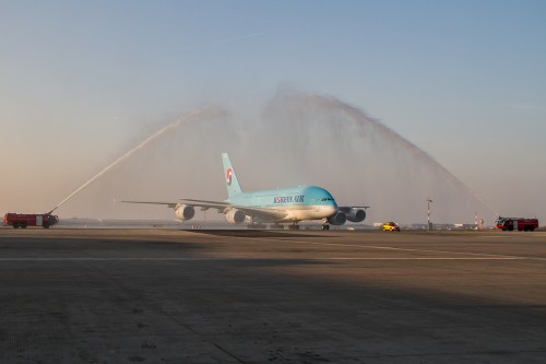 A water canon salute welcomes the Korean Air A380 to Prague for the first time Photo: Jacob Pfleger | AirlineReporter