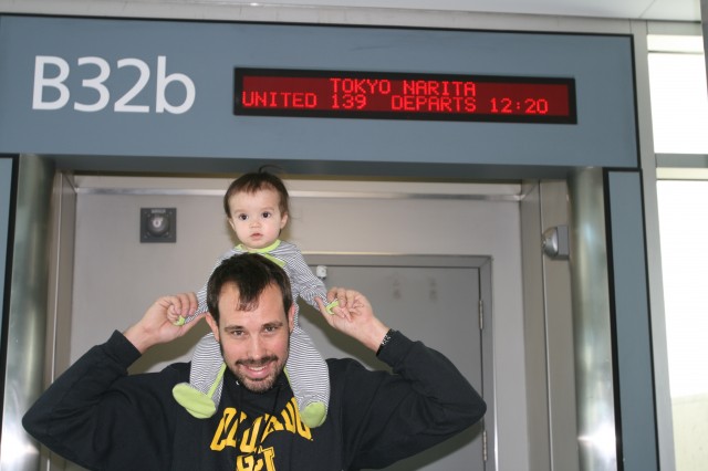 In pajamas, ready for the long flight - Photo: David Delagarza