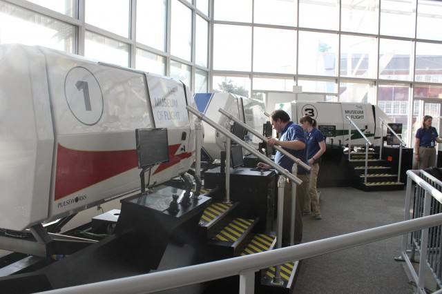 Playing with the flight simulators - Photo: David Parker Brown | AirlineReporter