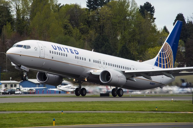 The 8000th 737 departs Boeing Field on it's Delivery Flight to United - Photo: Boeing