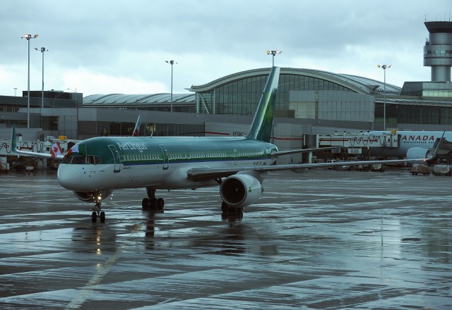 Aer Lingus Boeing 757 at Toronto - Photo: Philip Debski