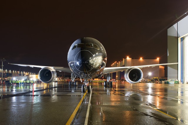 Nose to nose with Air New Zealand's first Dreamliner. Photo - Bernie Leighton | AirlineReporter.com