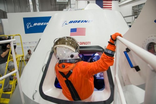 Astronaut Randy Bresnik testing the current CST-100 mock up - Photo: Boeing