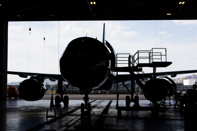 US Airways Airbus A321 getting work done - Photo: Jason Rabinowitz