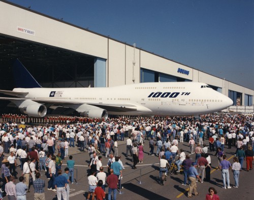 The 1000th Boeing 747, going to Singapore Airlines, rolling out in 1993 - Photo: Boeing