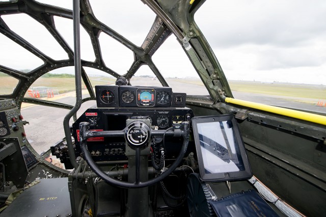 The first officer's panel on a B-29 features an electronic flight bag. Photo - Bernie Leighton | AirlineReporter.com 