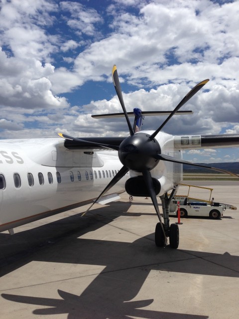 Beautiful Q400 propeller - Photo: Blaine Nickeson | AirlineReporter