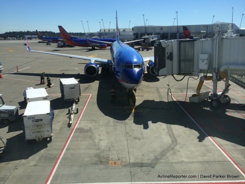 A Sun Country Boeing 737-800 at SEA