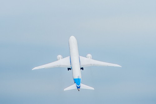 An aggressive lift off for the 787-9 Dreamliner - Photo: Boeing
