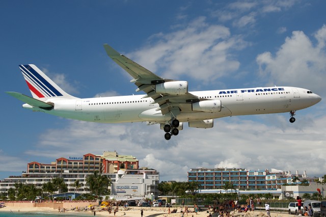 An Air France Airbus A340 buzzes the beach - Photo: Bernie Leighton