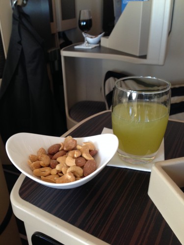 The signature Etihad Drink, Fresh Lemon, Mint Juice Photo: Jacob Pfleger | AirlineReporter