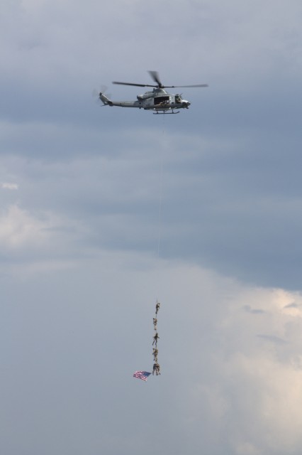 A UH-1Y Venom picks up a group of Marines and exfils them from Lake Washington - Photo: Jennifer Nagle